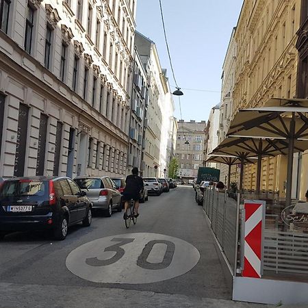 Gorgeous Viennese Apartment 10 Min To City Center Экстерьер фото